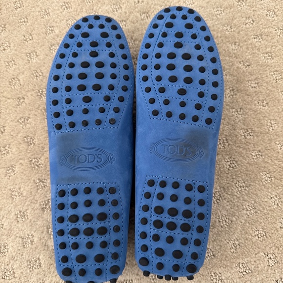 Tod’s Gommino Driving Shoes - Picture 2 of 5